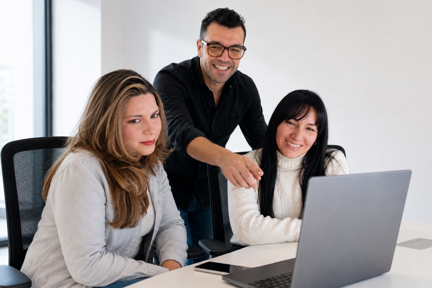 Equipo de Organización Medina en su oficina de Neuquén